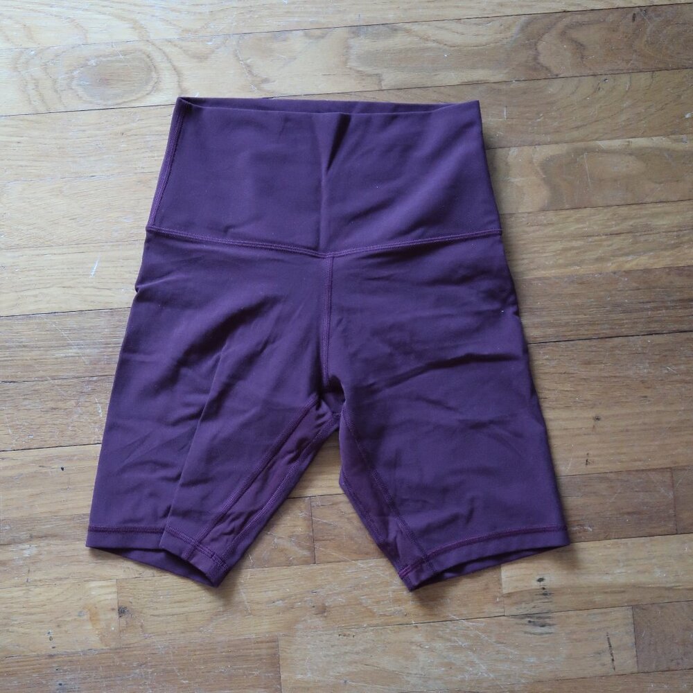 Align Short 8" size 4 in color Cassis
